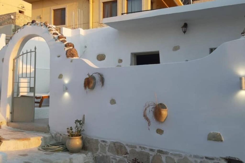 Sonia'S Luxury Apartment With Jacuzzi Kamilari Exterior photo