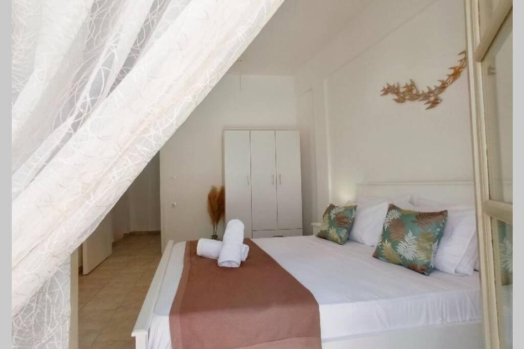 Sonia'S Luxury Apartment With Jacuzzi Kamilari Exterior photo