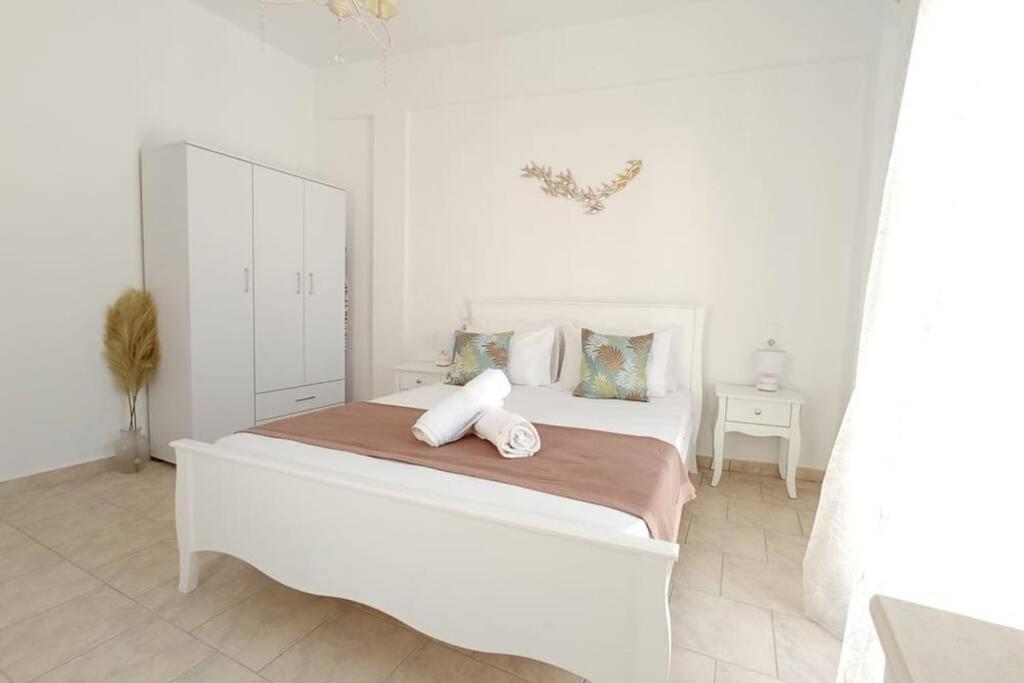 Sonia'S Luxury Apartment With Jacuzzi Kamilari Exterior photo