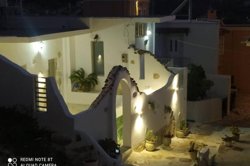 Sonia'S Luxury Apartment With Jacuzzi Kamilari Exterior photo