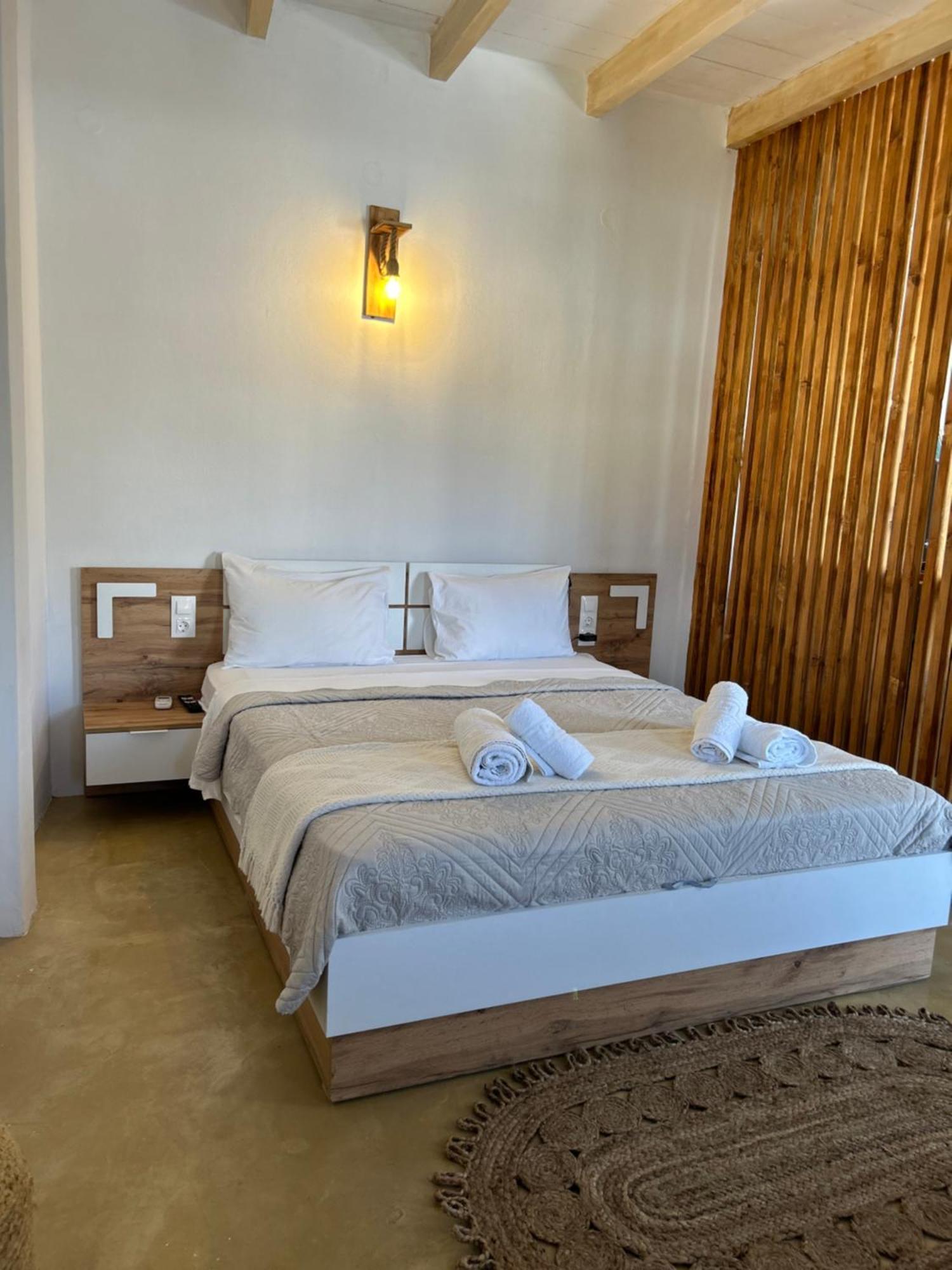 Sonia'S Luxury Apartment With Jacuzzi Kamilari Exterior photo